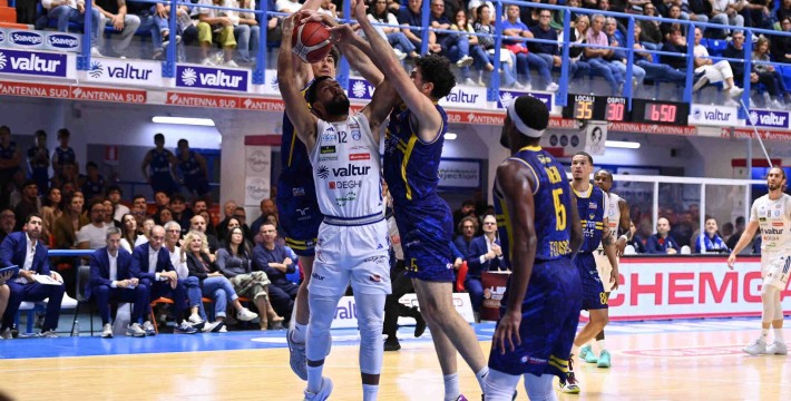 La Valtur Brindisi capitola al palapentassuglia dopo aver dominato, passa il Torino con Massone