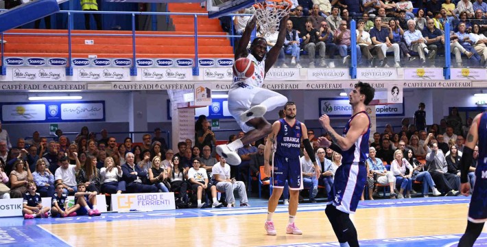 Valtur Brindisi, esordio vincente al PalaPentassuglia: Urania Milano battuta 84-81
