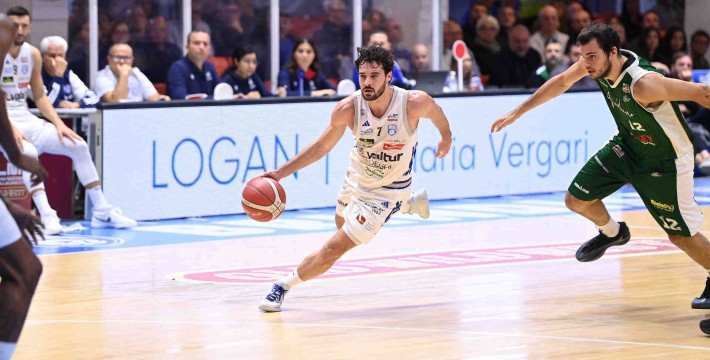 La Valtur Brindisi torna alla vittoria, con Avellino doppia-doppia di JaCorey Williams